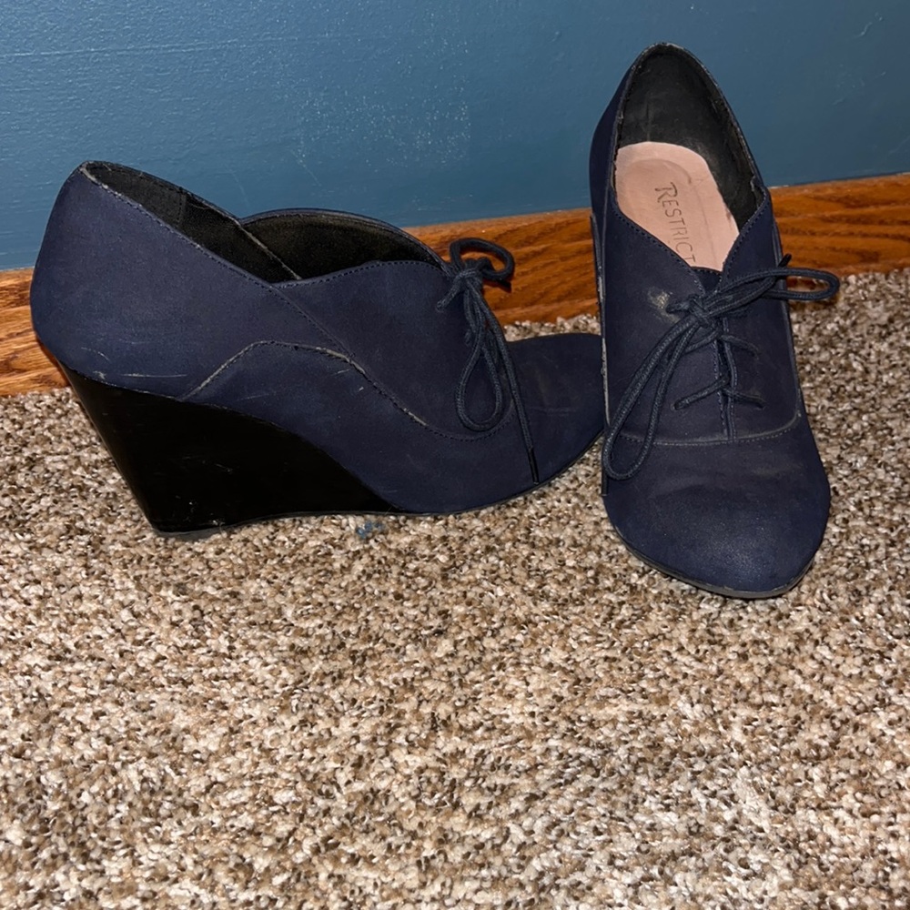 Size 8 blue wedge dress shoes.